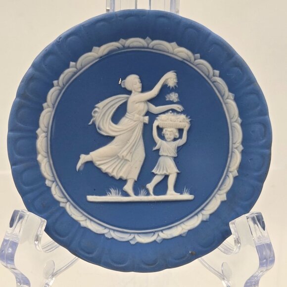 Jasperware Trinket Pin Dish Set of 2 Neoclassical Figures in White Relief - Picture 6 of 9